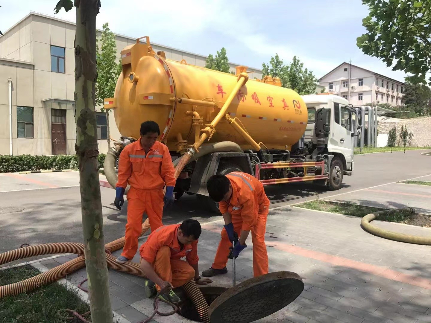 洪湖化粪池清理与5-8吨吸粪车施工效率分析